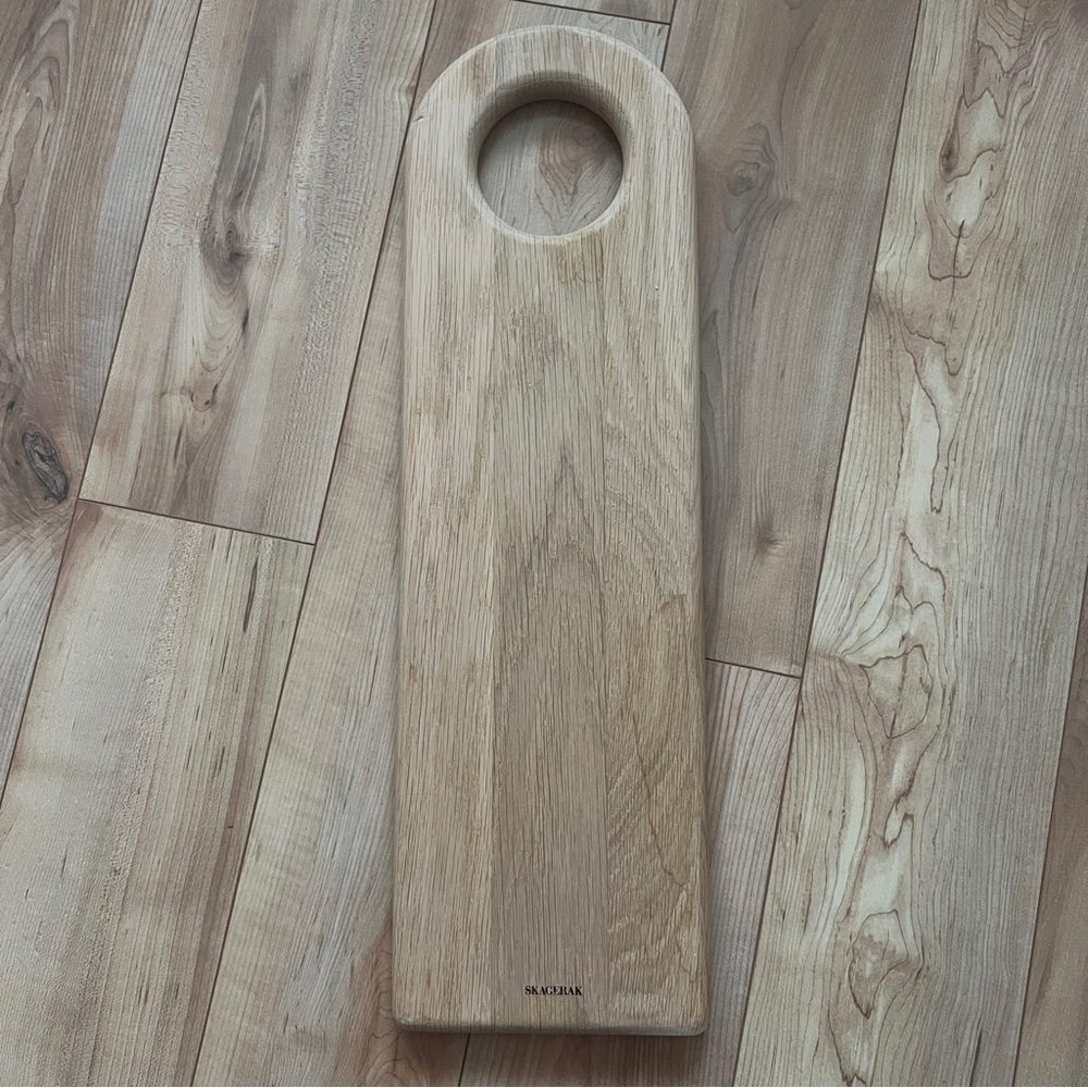 NATURAL WOOD SERVING BOARD USED - LARGE